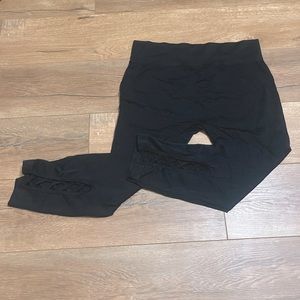 BLACK CAPRI YOGA PANTS 🖤